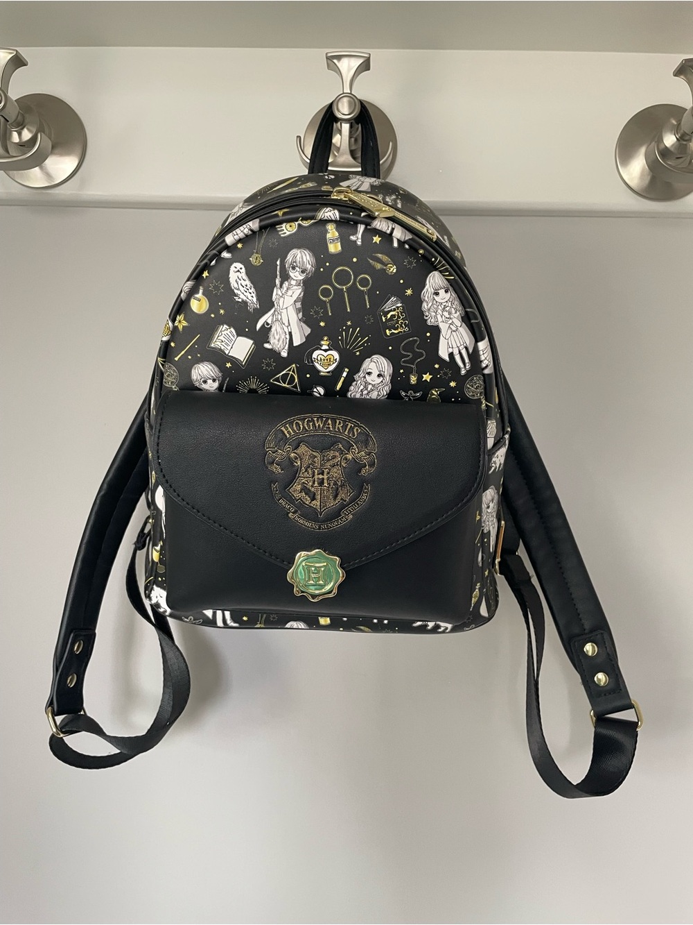 Loungefly Harry Potter Magical Elements Mini Backpack Hogwarts Black Gold White